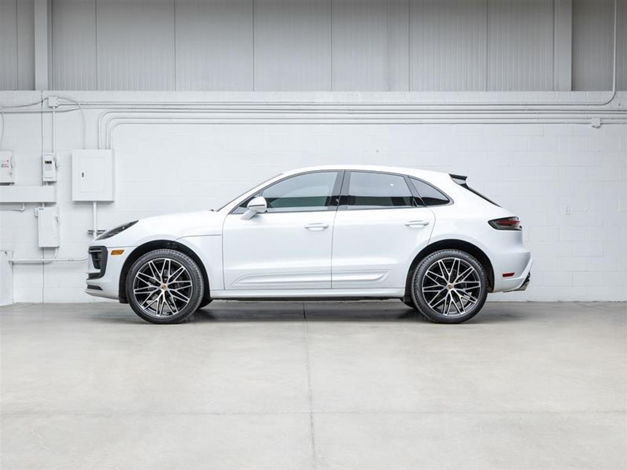 2023 Porsche Macan  Photo4