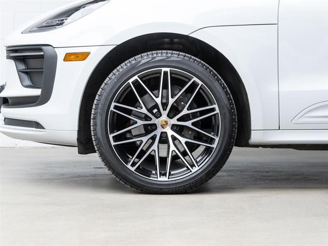 2023 Porsche Macan  Photo
