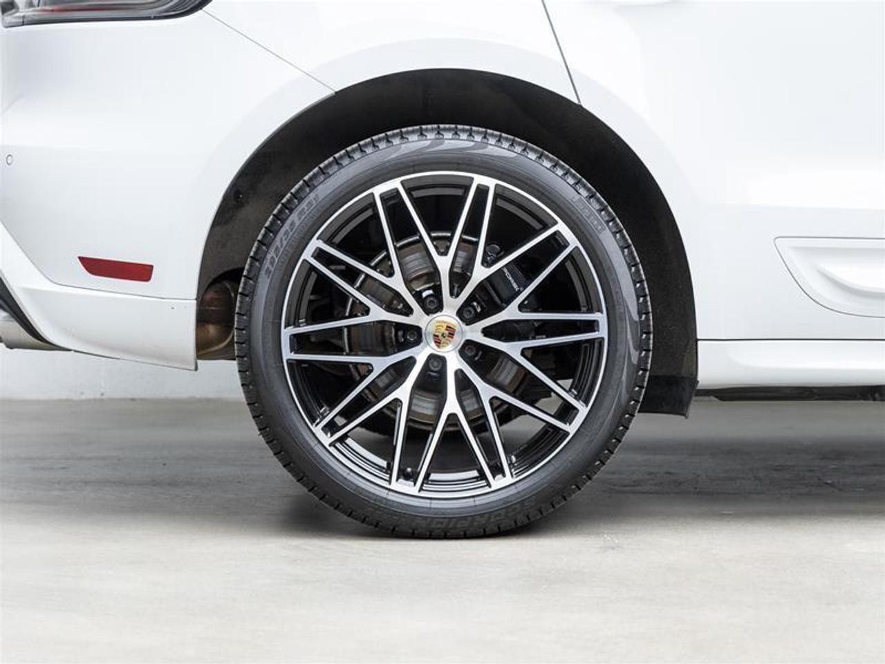 2023 Porsche Macan  Photo