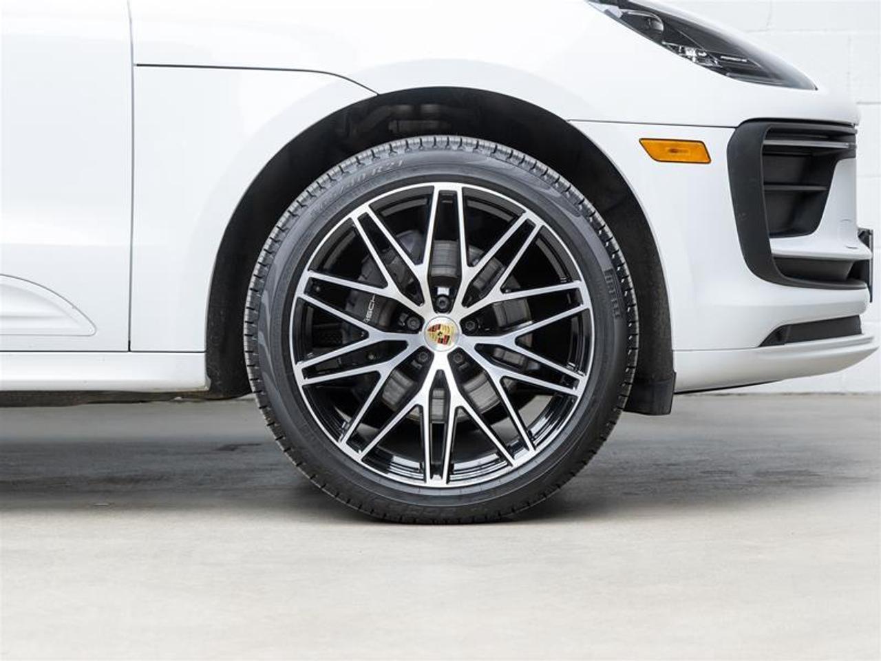 2023 Porsche Macan  Photo