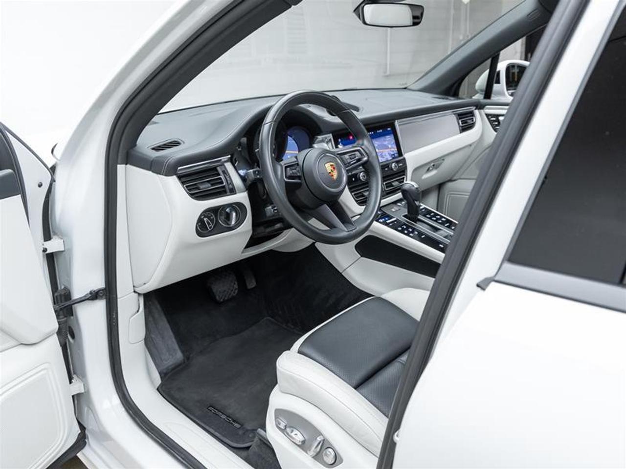 2023 Porsche Macan  Photo