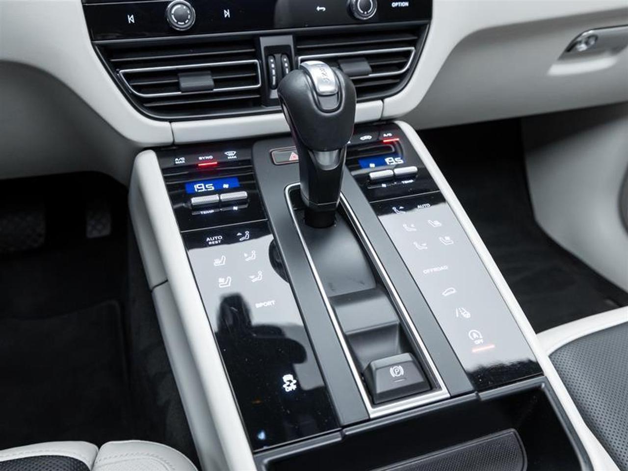 2023 Porsche Macan  Photo