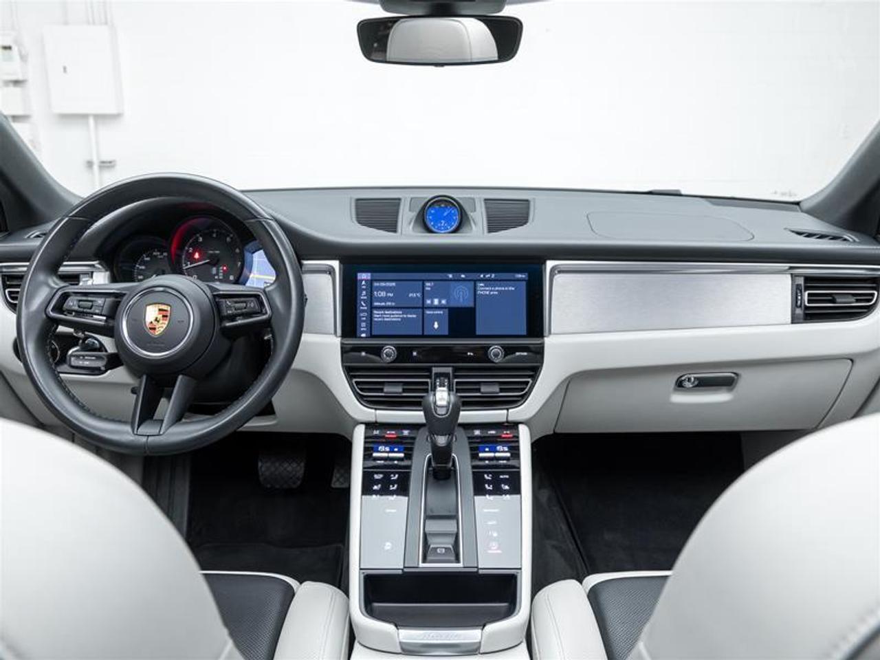 2023 Porsche Macan  Photo