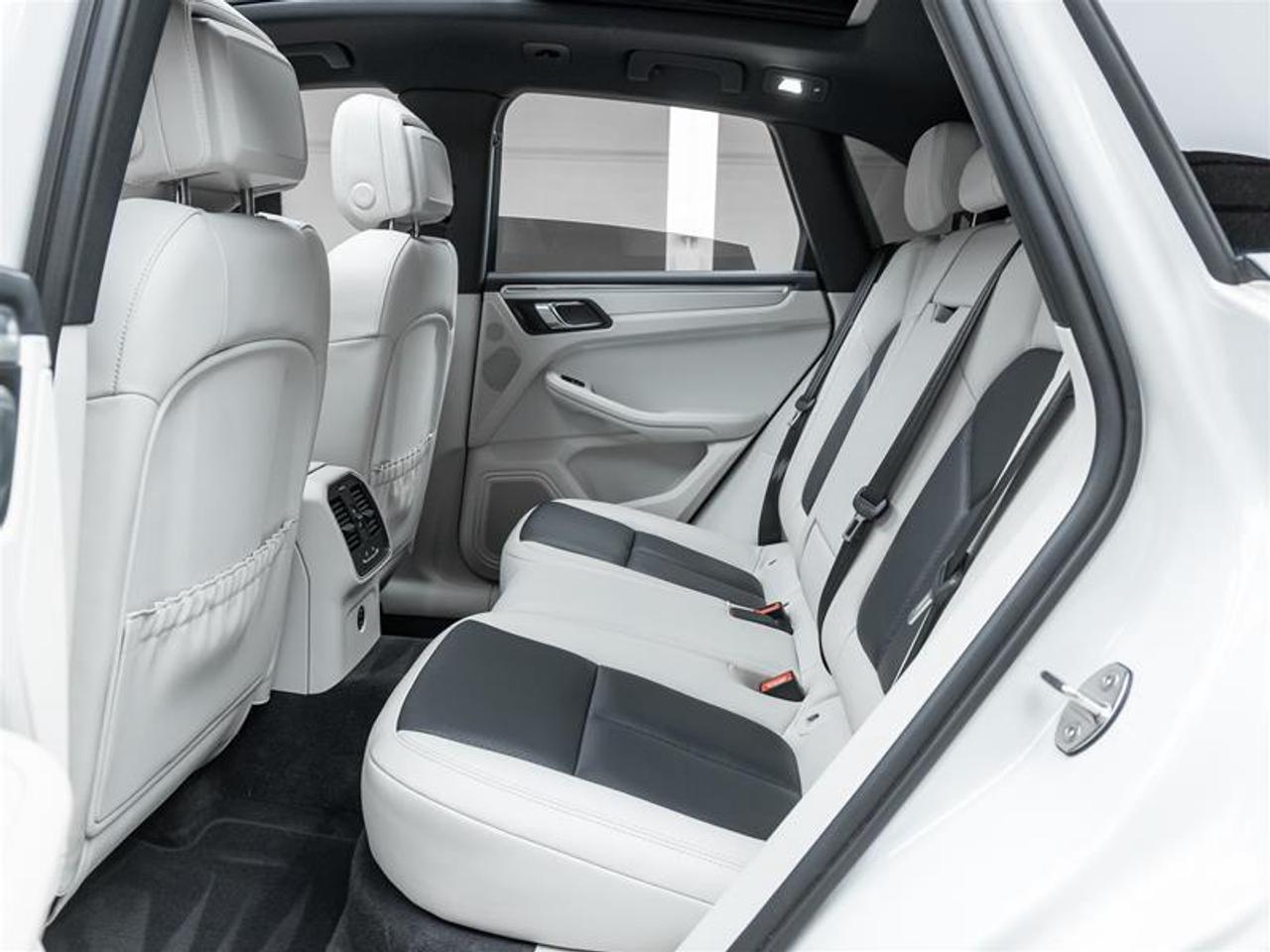2023 Porsche Macan  Photo