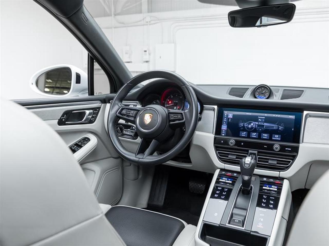 2023 Porsche Macan  Photo