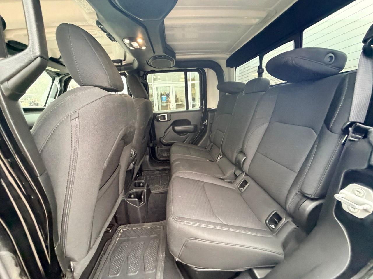 2022 Jeep Gladiator Willys 4x4 Photo