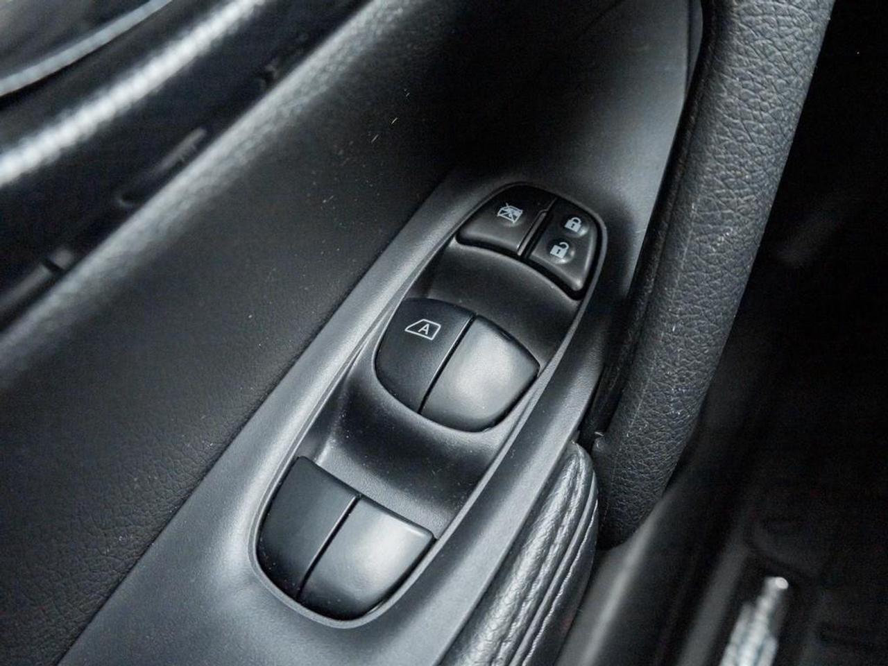 2015 Nissan Rogue  Photo