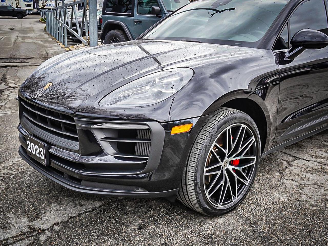 2023 Porsche Macan  Photo3