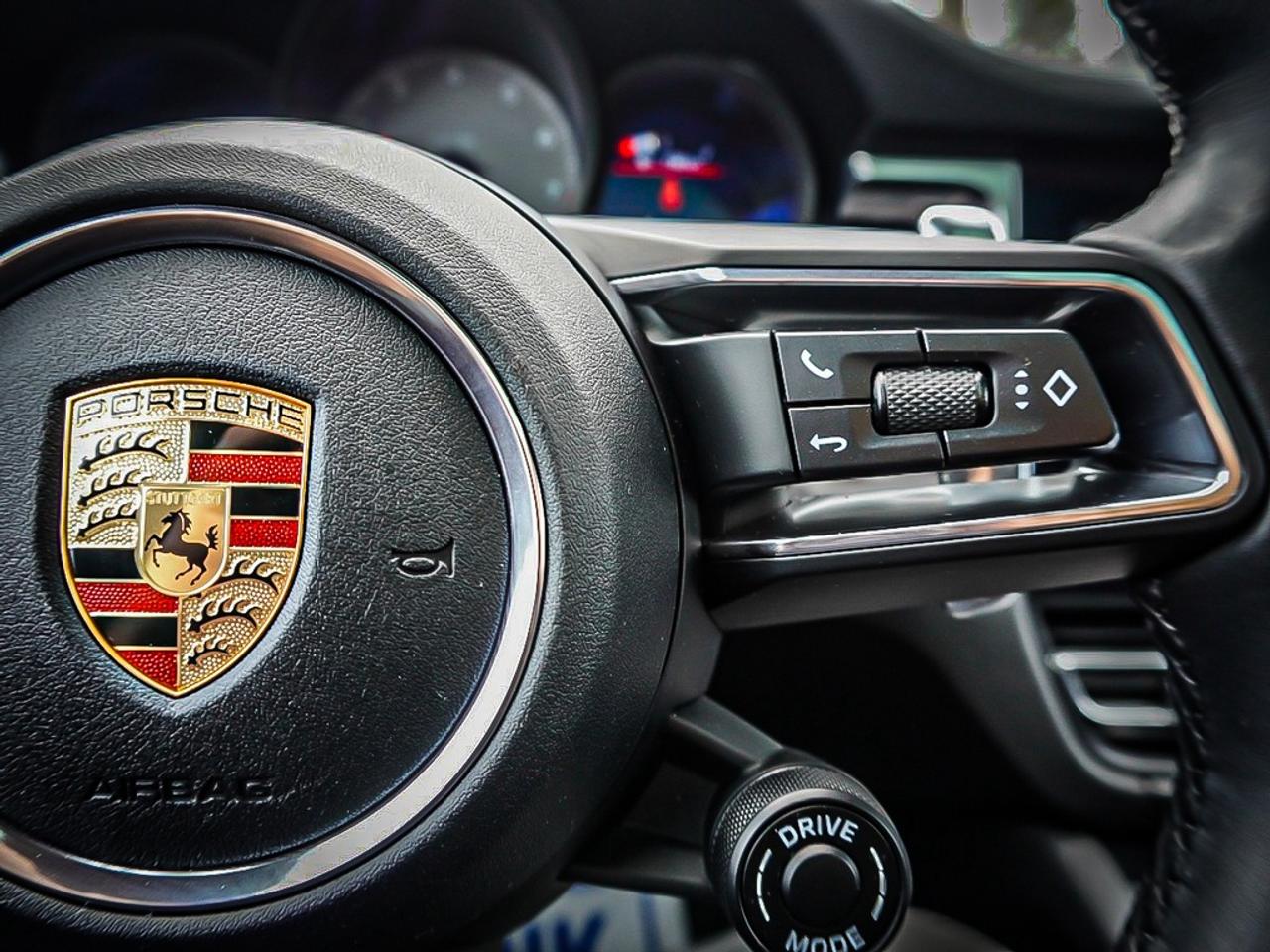 2023 Porsche Macan  Photo
