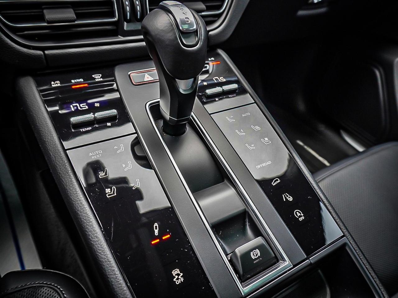 2023 Porsche Macan  Photo
