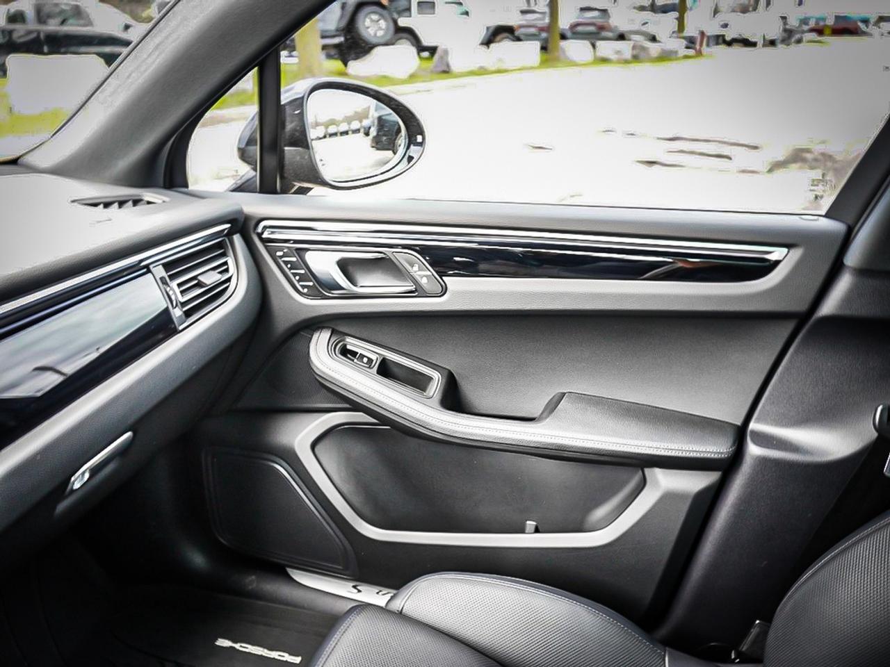 2023 Porsche Macan  Photo