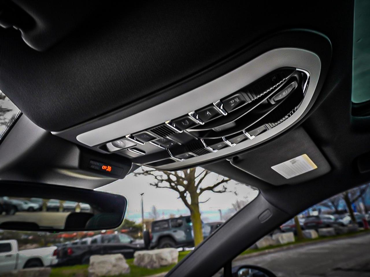2023 Porsche Macan  Photo