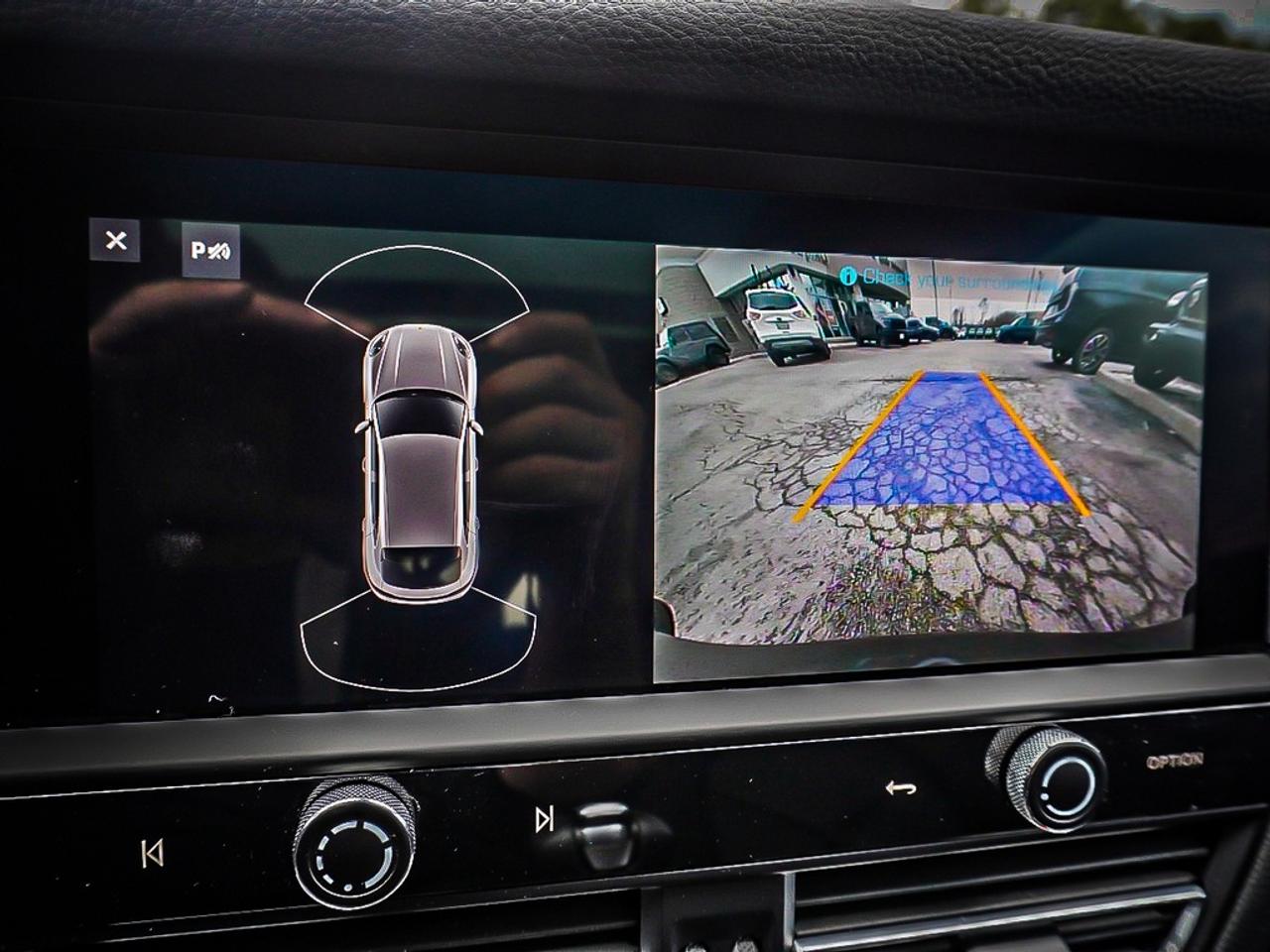 2023 Porsche Macan  Photo
