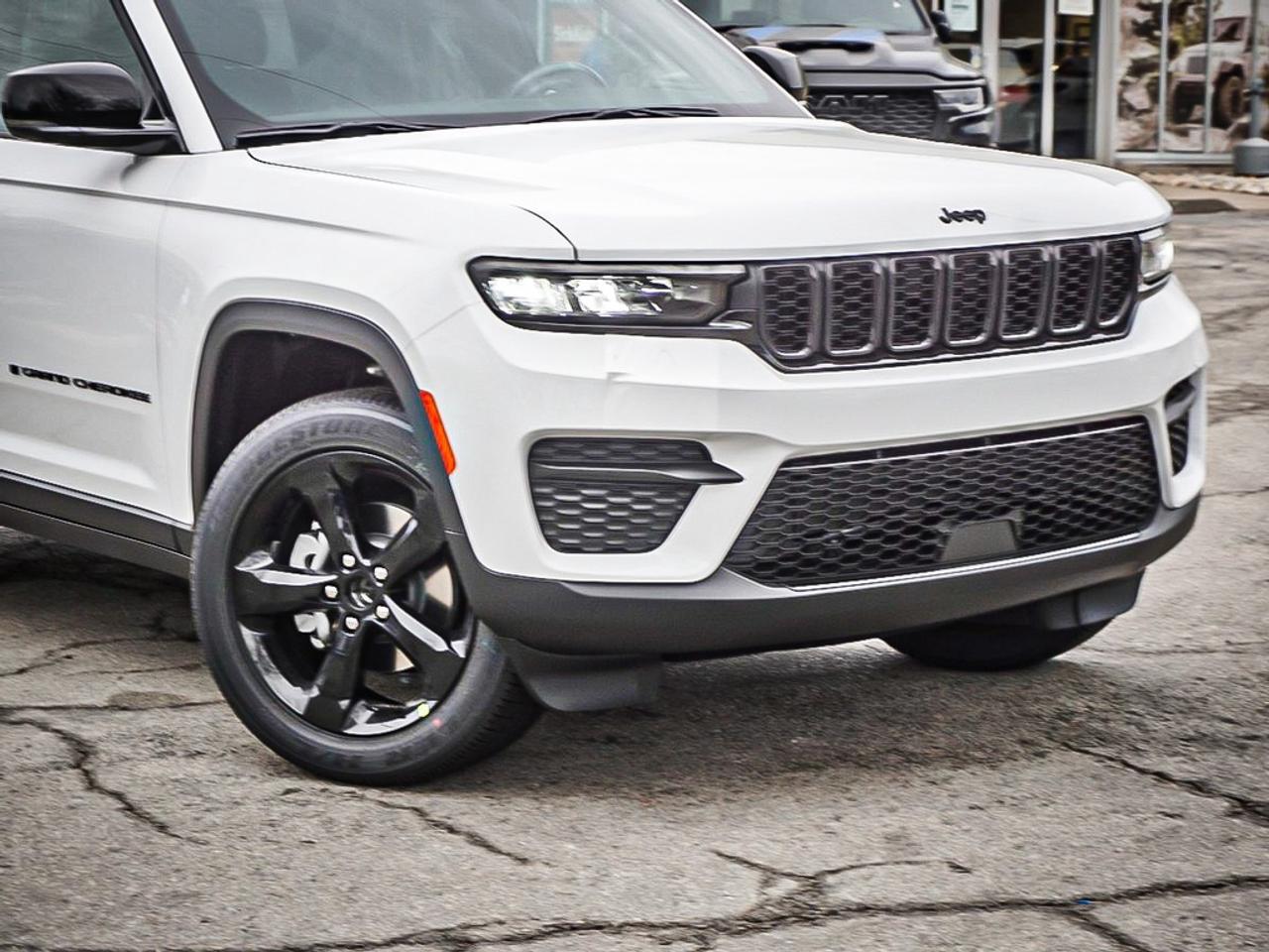 2025 Jeep Grand Cherokee  Photo