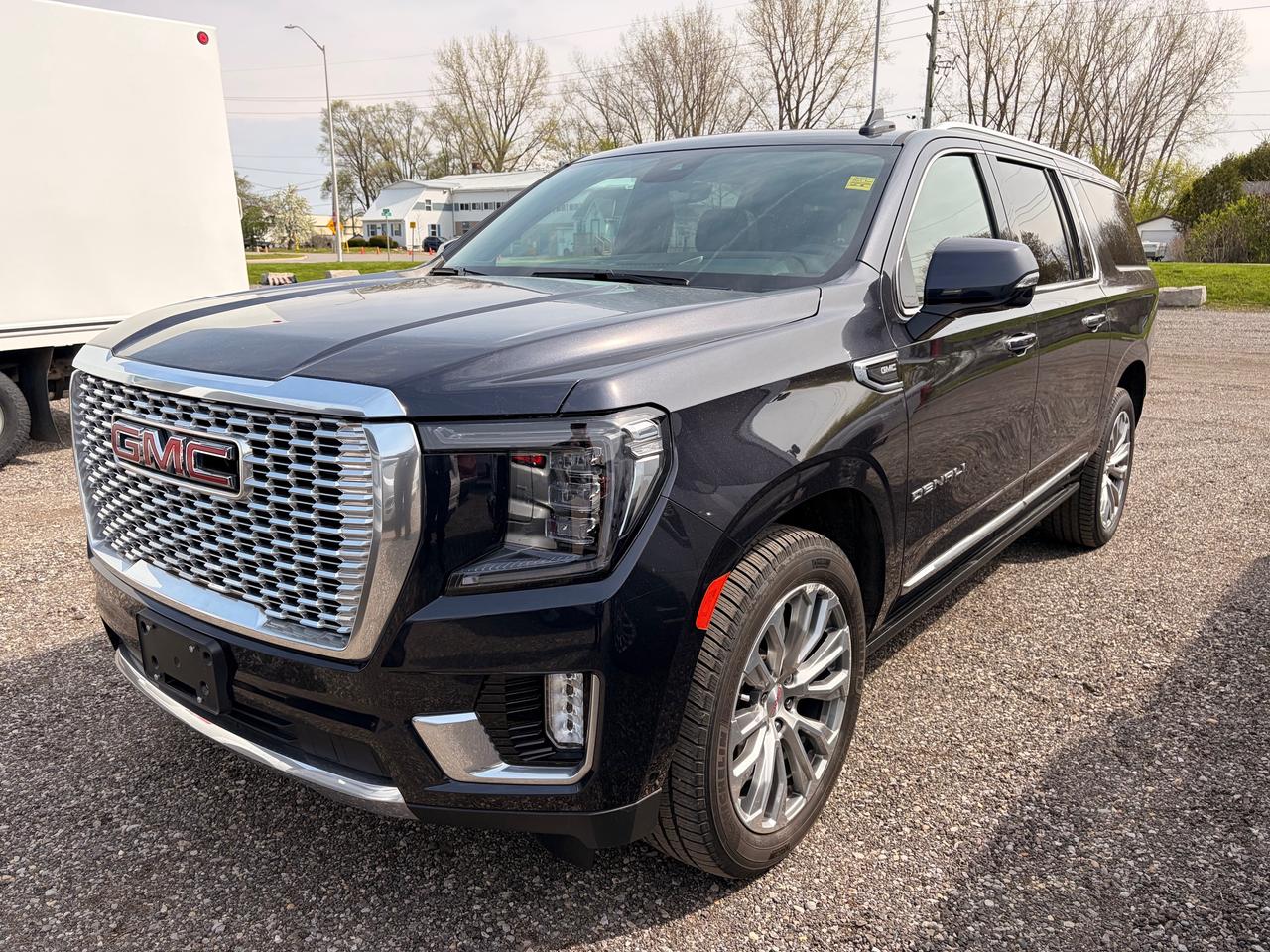 2023 GMC Yukon XL Denali 4x4 Photo0