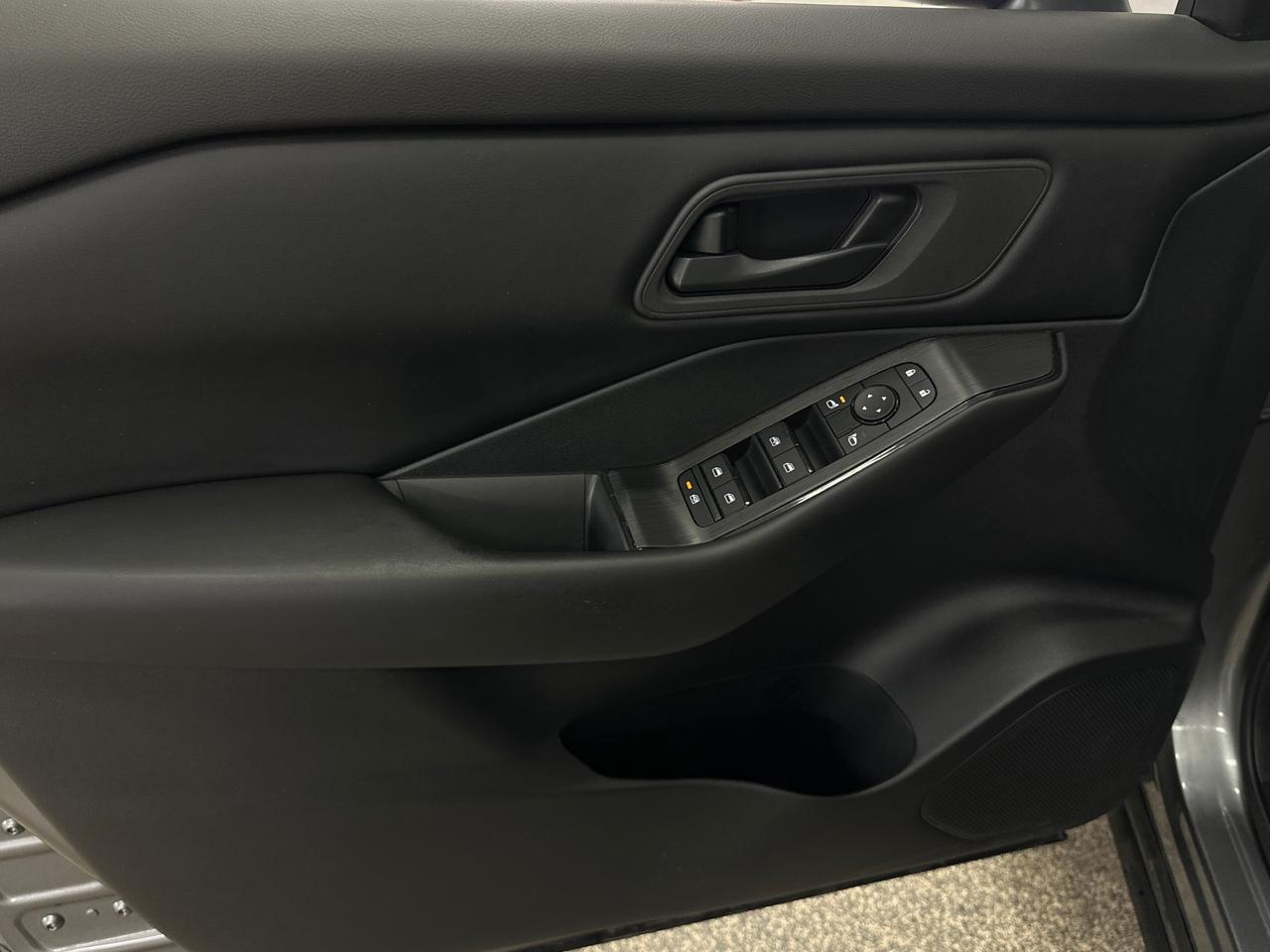 2024 Nissan Rogue S Photo