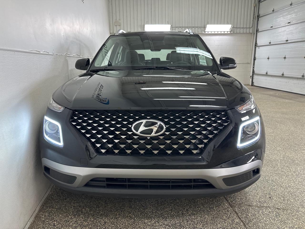 2023 Hyundai Venue Ultimate Black Photo