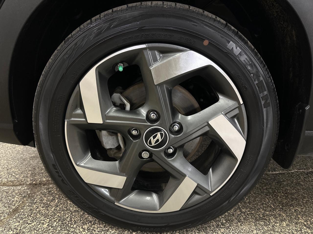 2023 Hyundai Venue Ultimate Black Photo