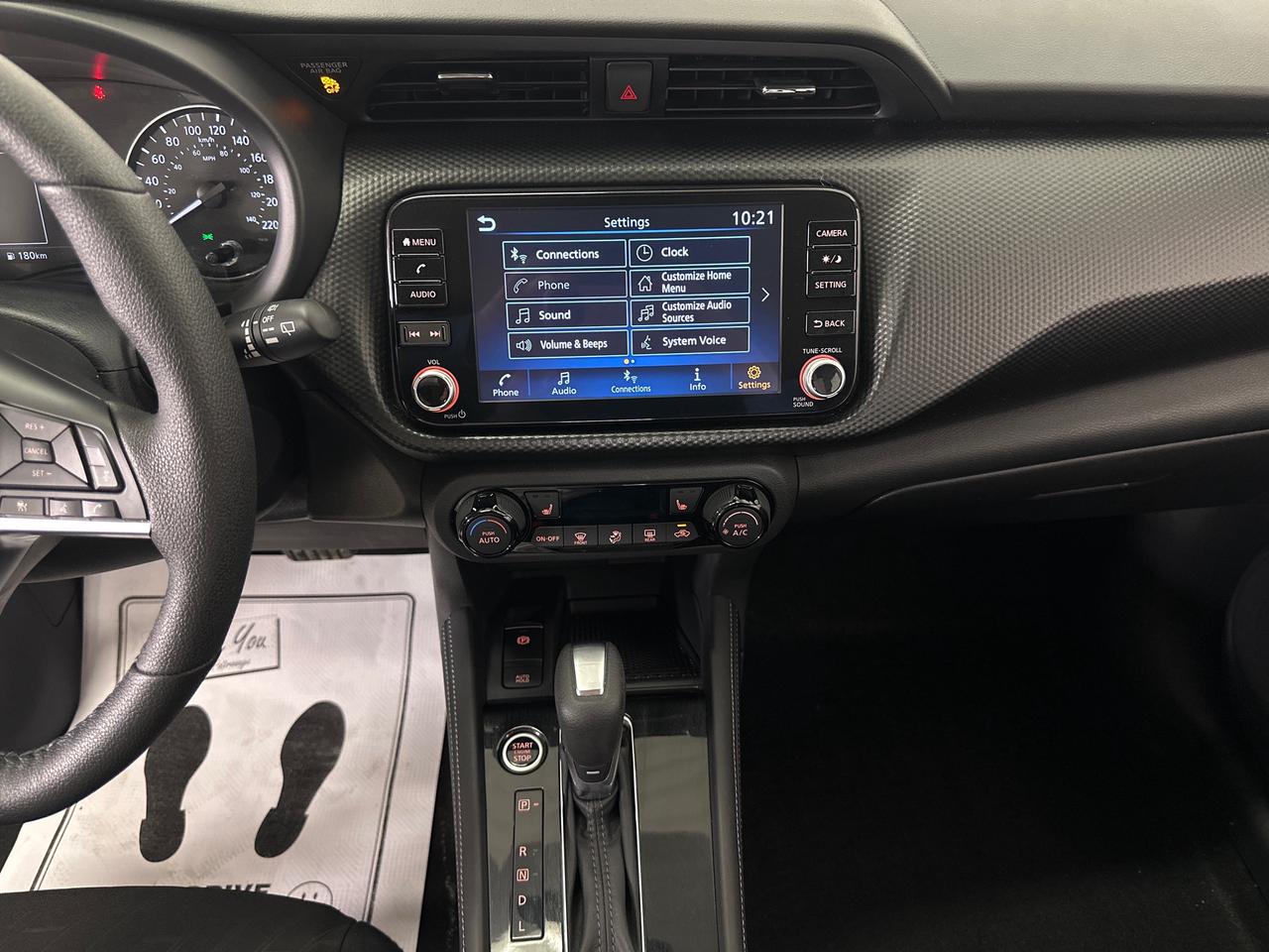 2024 Nissan Kicks SV Photo