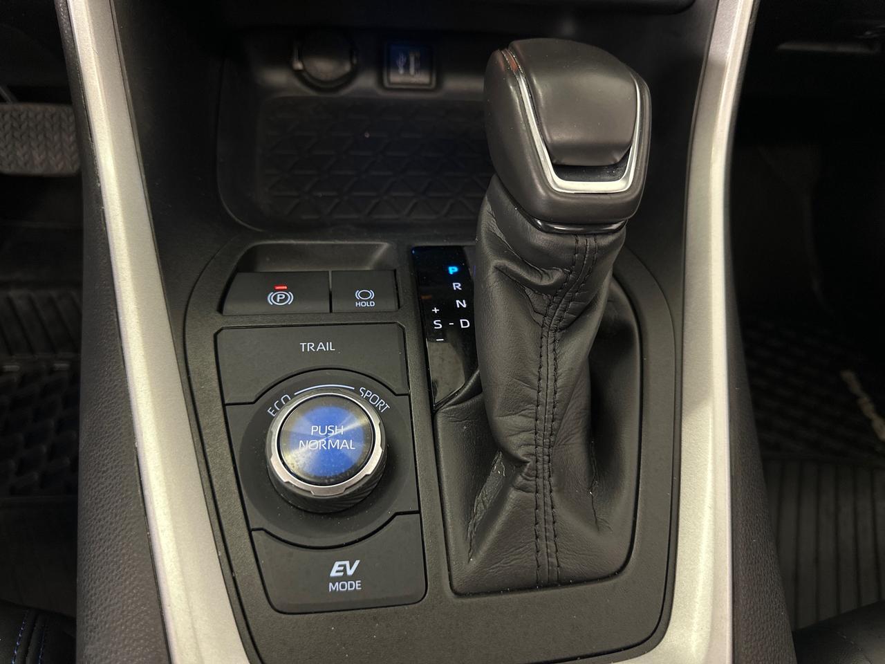 2024 Toyota RAV4 Hybrid XSE Photo