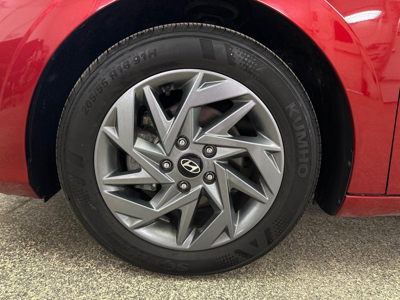 2024 Hyundai Elantra Preferred Photo