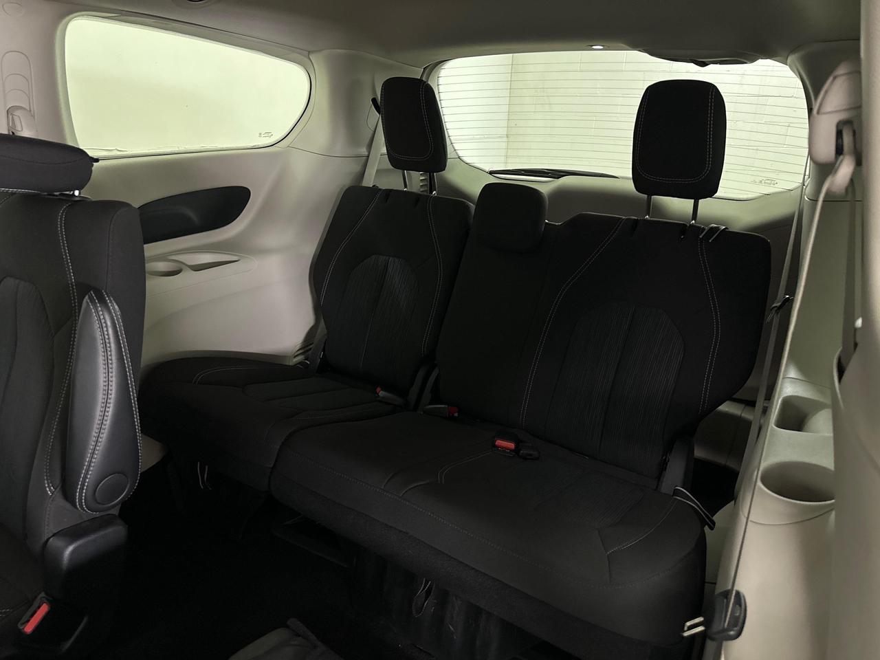 2024 Dodge Grand Caravan SXT - QUADS/DUAL AC/PWR DOORS/NAV/OFF 1 OWNER LEASE! Photo