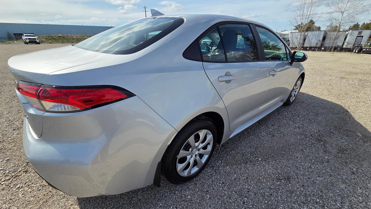 2026 Toyota Corolla LE Photo4