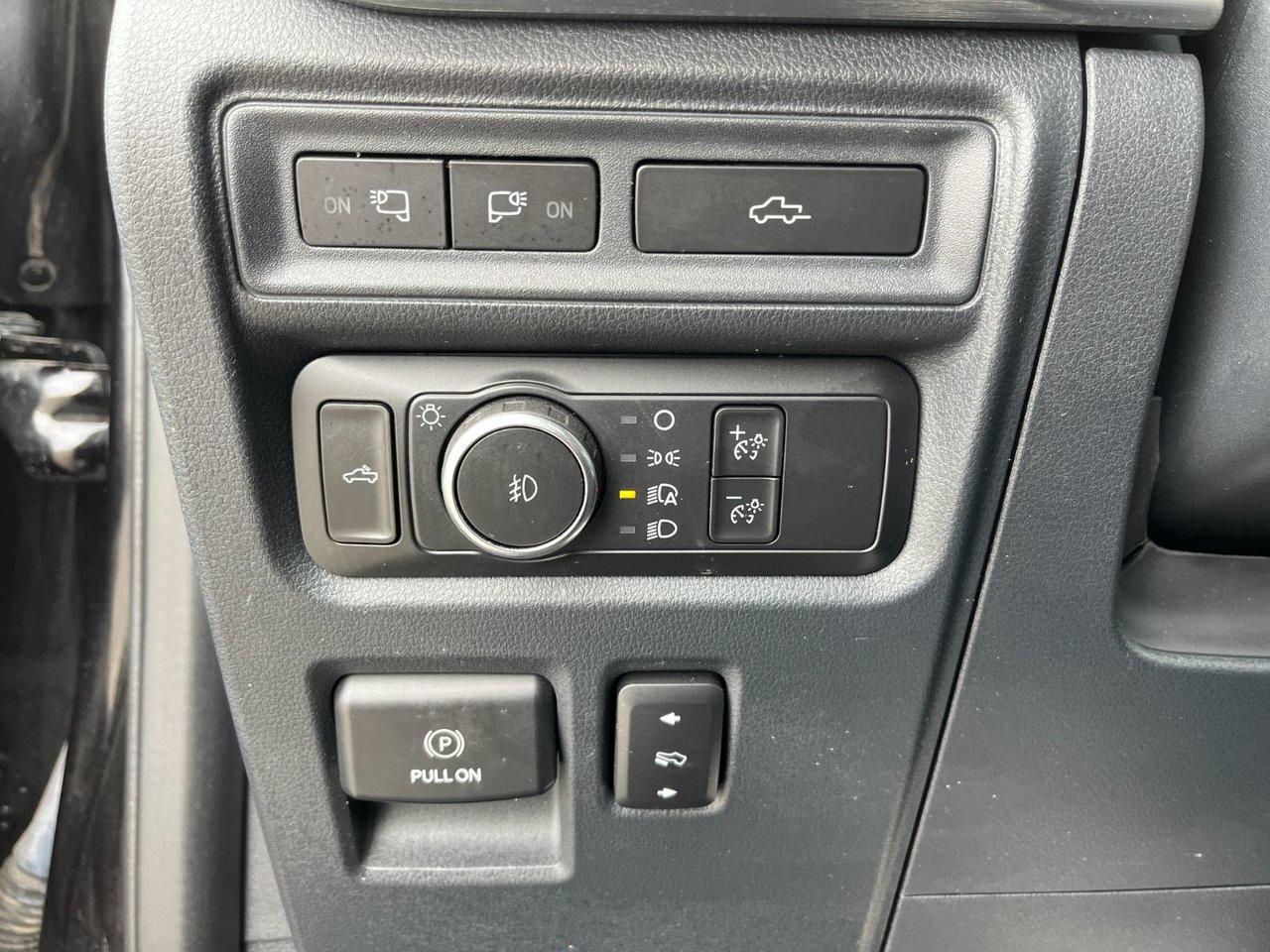 2022 Ford F-150 Lariat 4WD SuperCrew 5.5' Box Photo