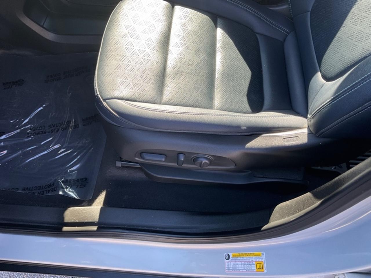 2023 Chevrolet Bolt EUV LT Photo