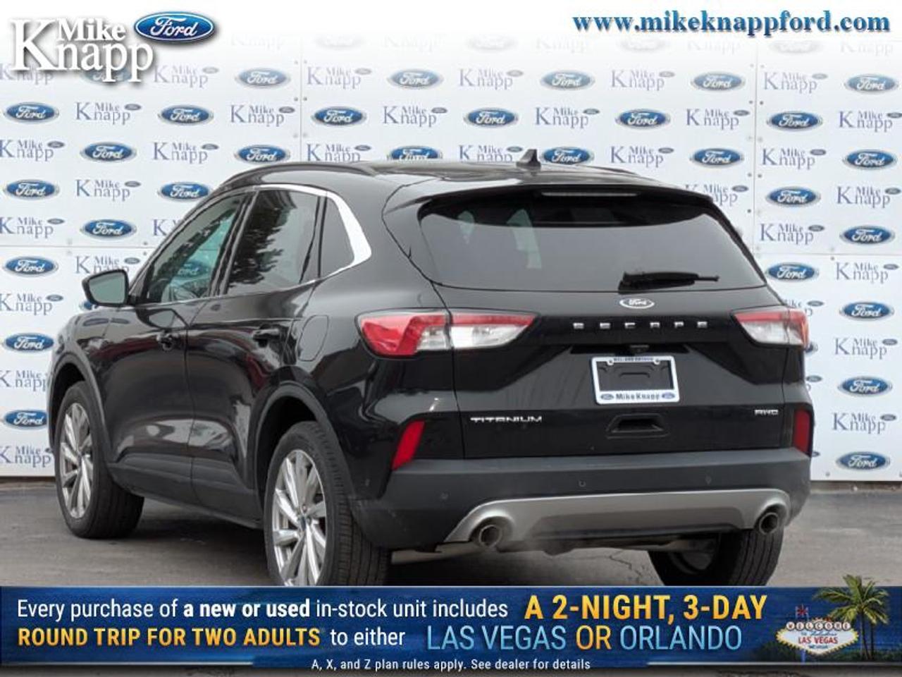 2022 Ford Escape Titanium AWD Photo2