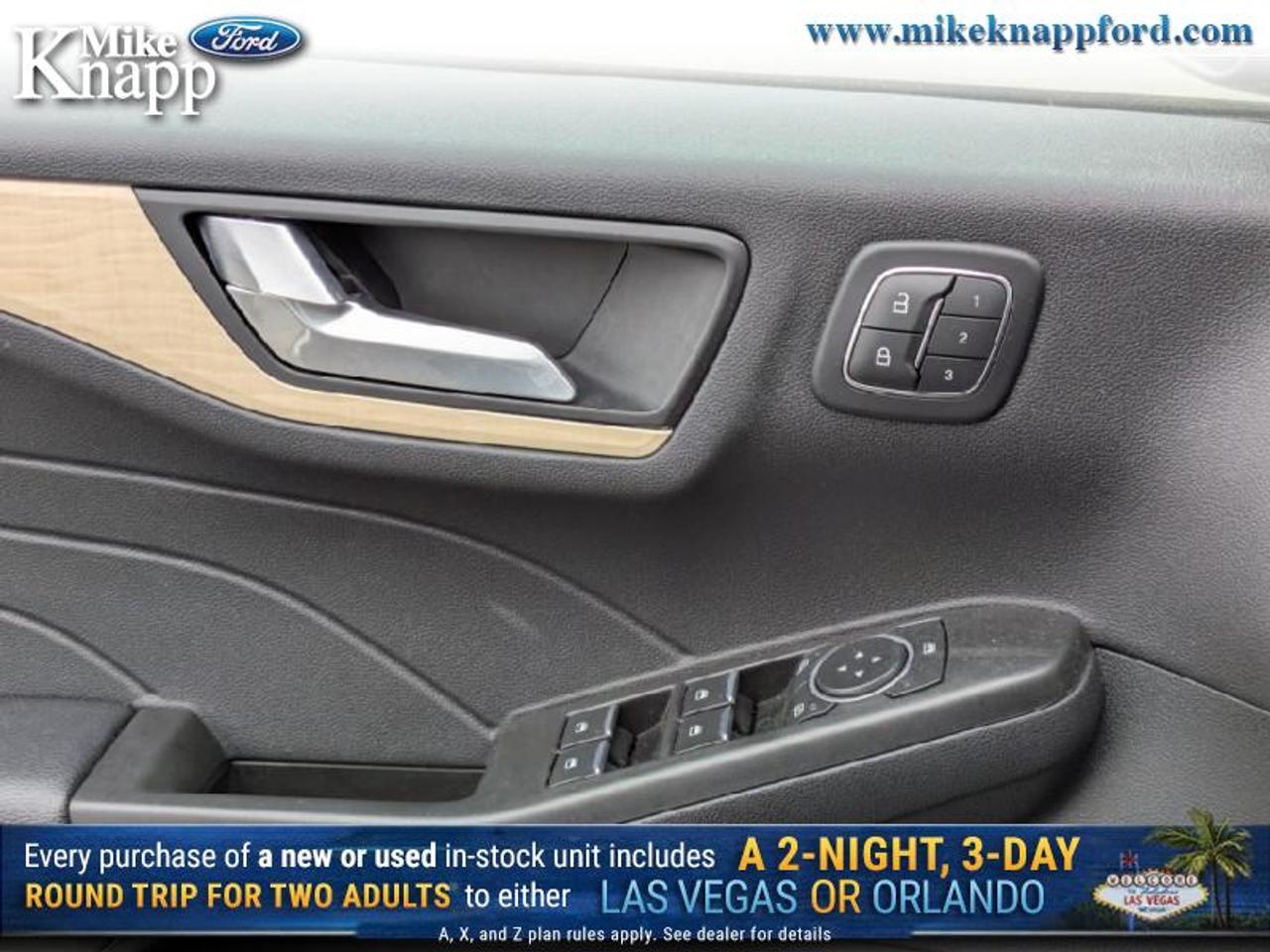 2022 Ford Escape Titanium AWD Photo