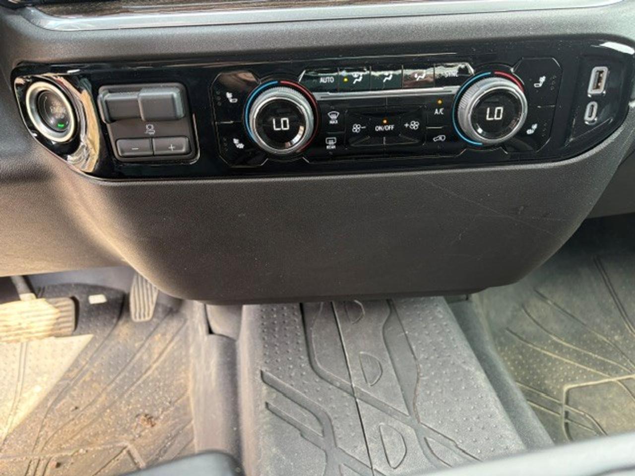 2025 Chevrolet Silverado 1500 LT Photo