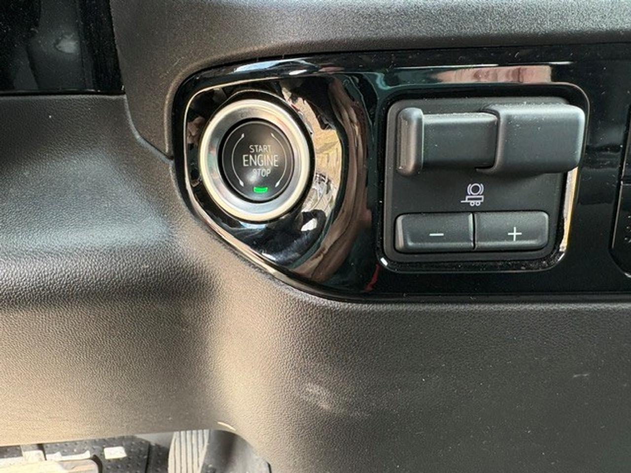 2025 Chevrolet Silverado 1500 LT Photo