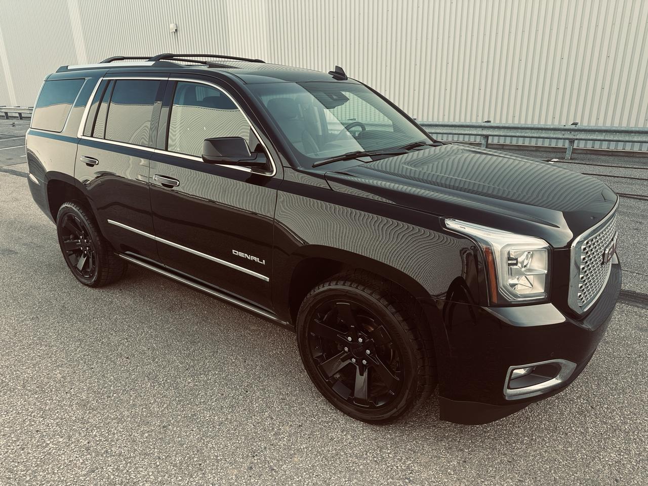 2017 GMC Yukon Denali 6.2L Triple Black Photo4