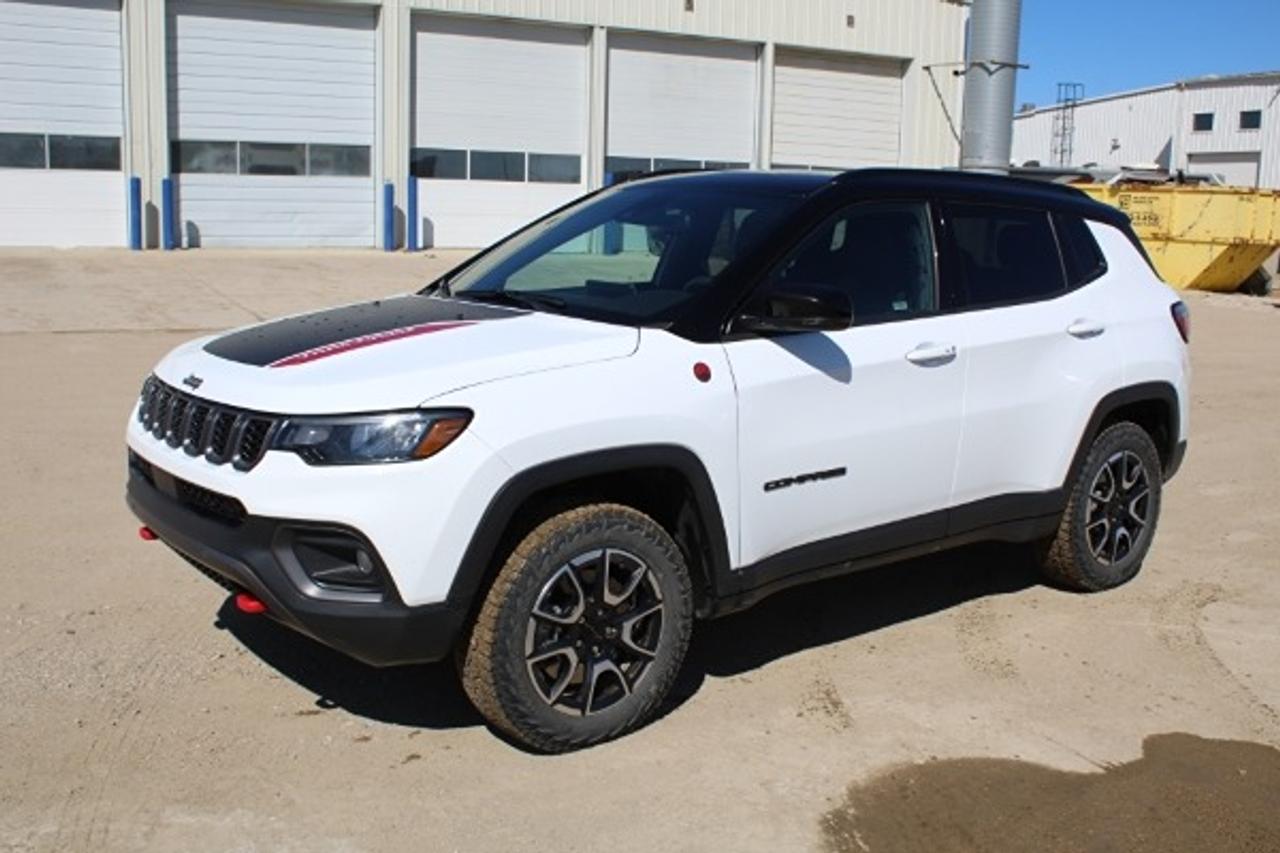 2024 Jeep Compass Trailhawk 4x4 w/Htd Leather, pano S/R, NAV, BUC - Photo #1