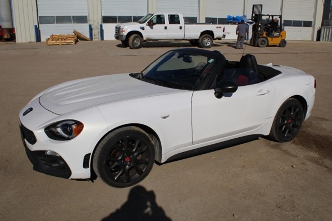 2017 Fiat 124 Spider Abarth 2 dr conv. w/Htd Leather, NAV, BUC - Photo #1