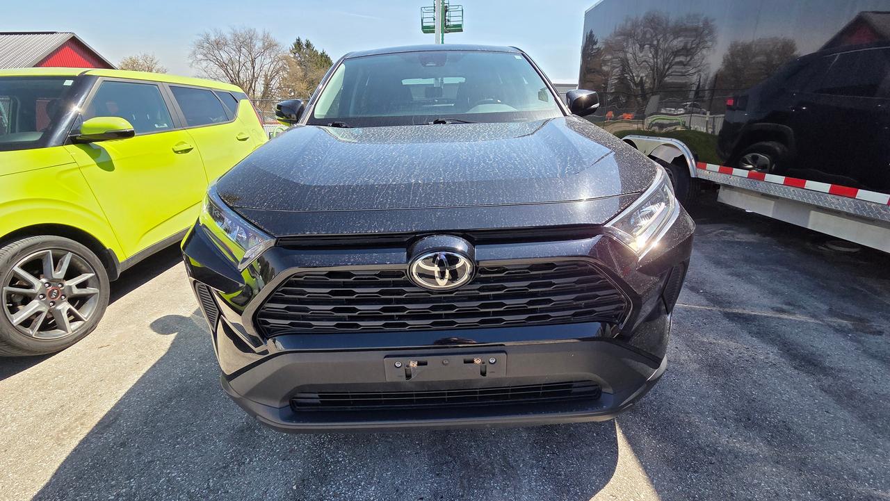 2022 Toyota RAV4 LE Photo2