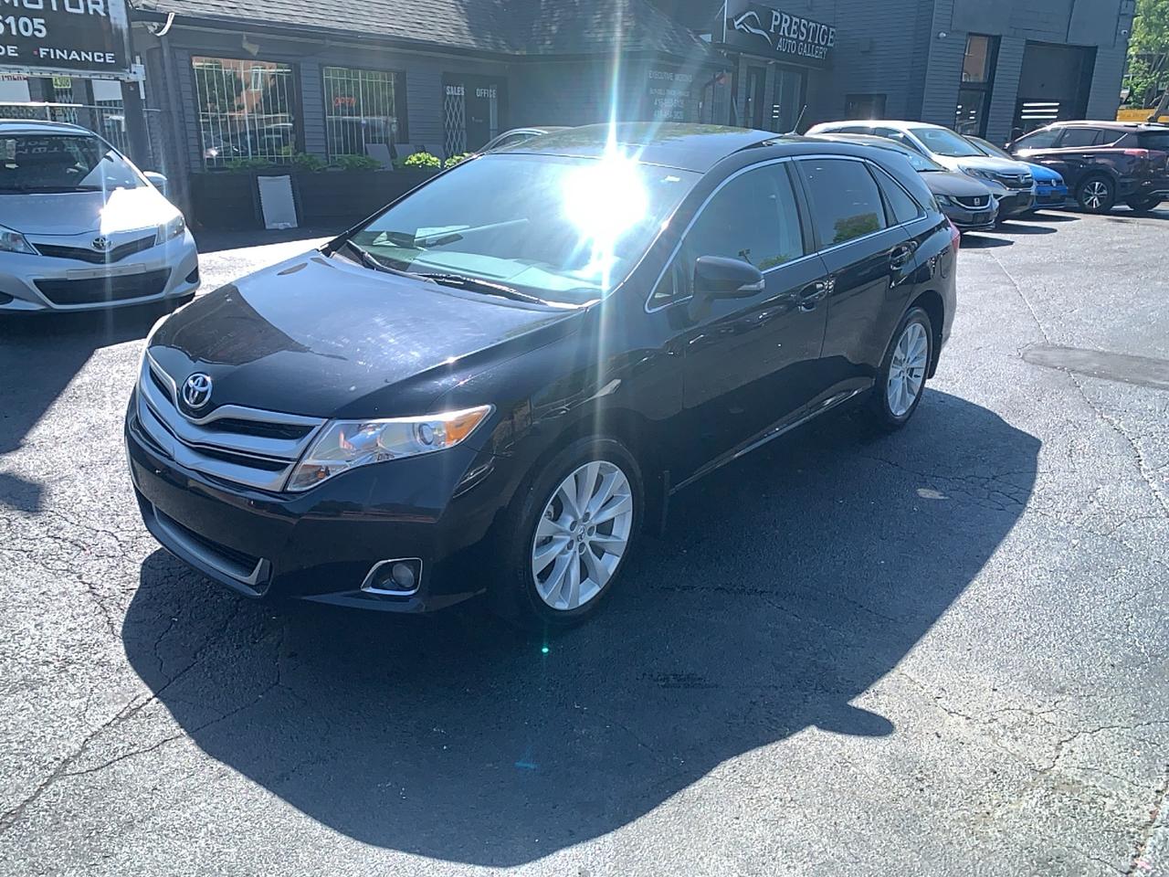 2016 Toyota Venza AWD/ LEATHER / ROOF / NAVI / REAR CAM/ AC / CLEAN - Photo #1