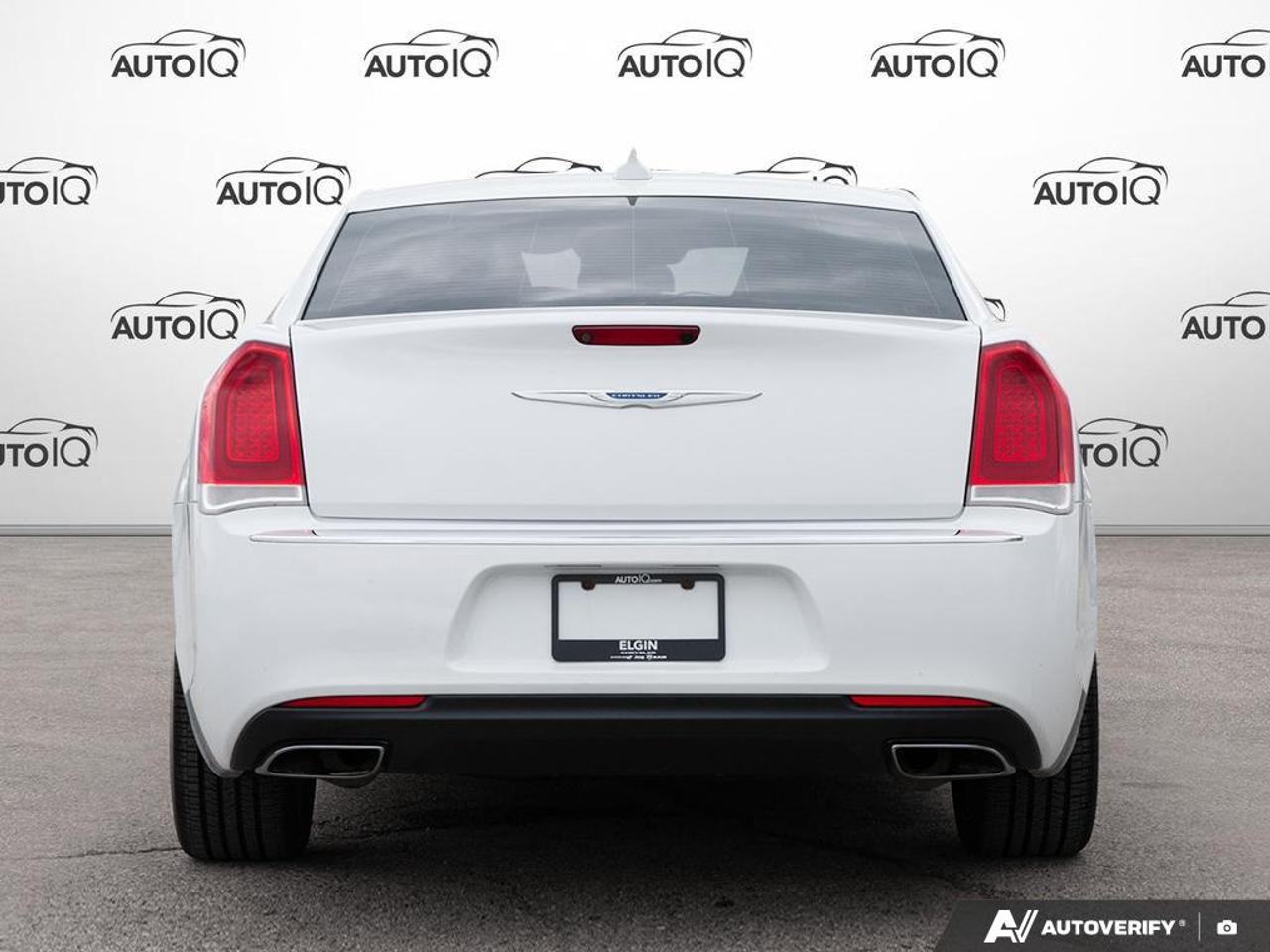 2018 Chrysler 300 LIMITED Photo