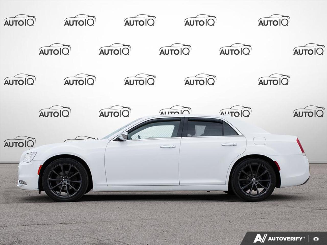 2018 Chrysler 300 LIMITED Photo2