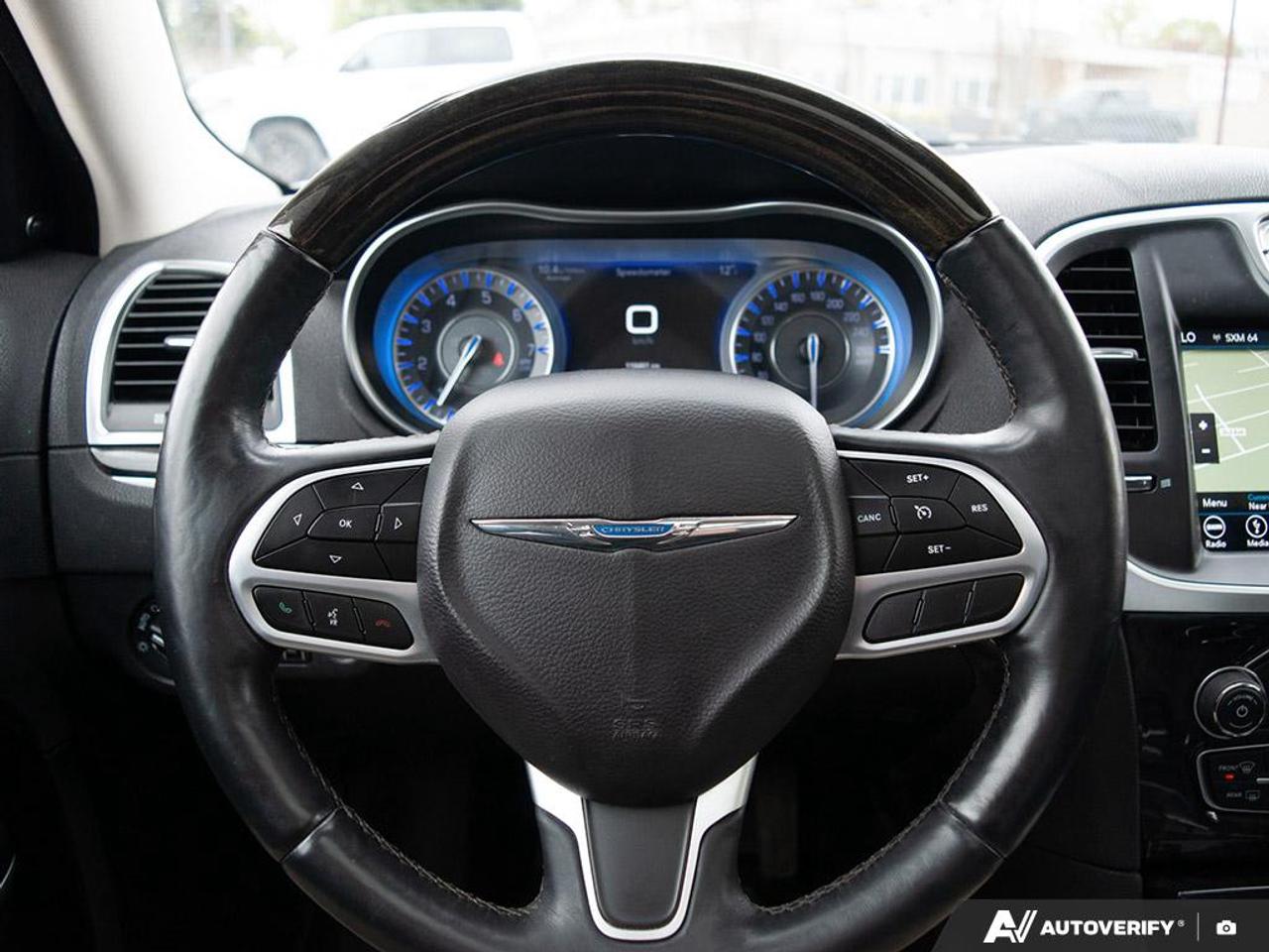 2018 Chrysler 300 LIMITED Photo