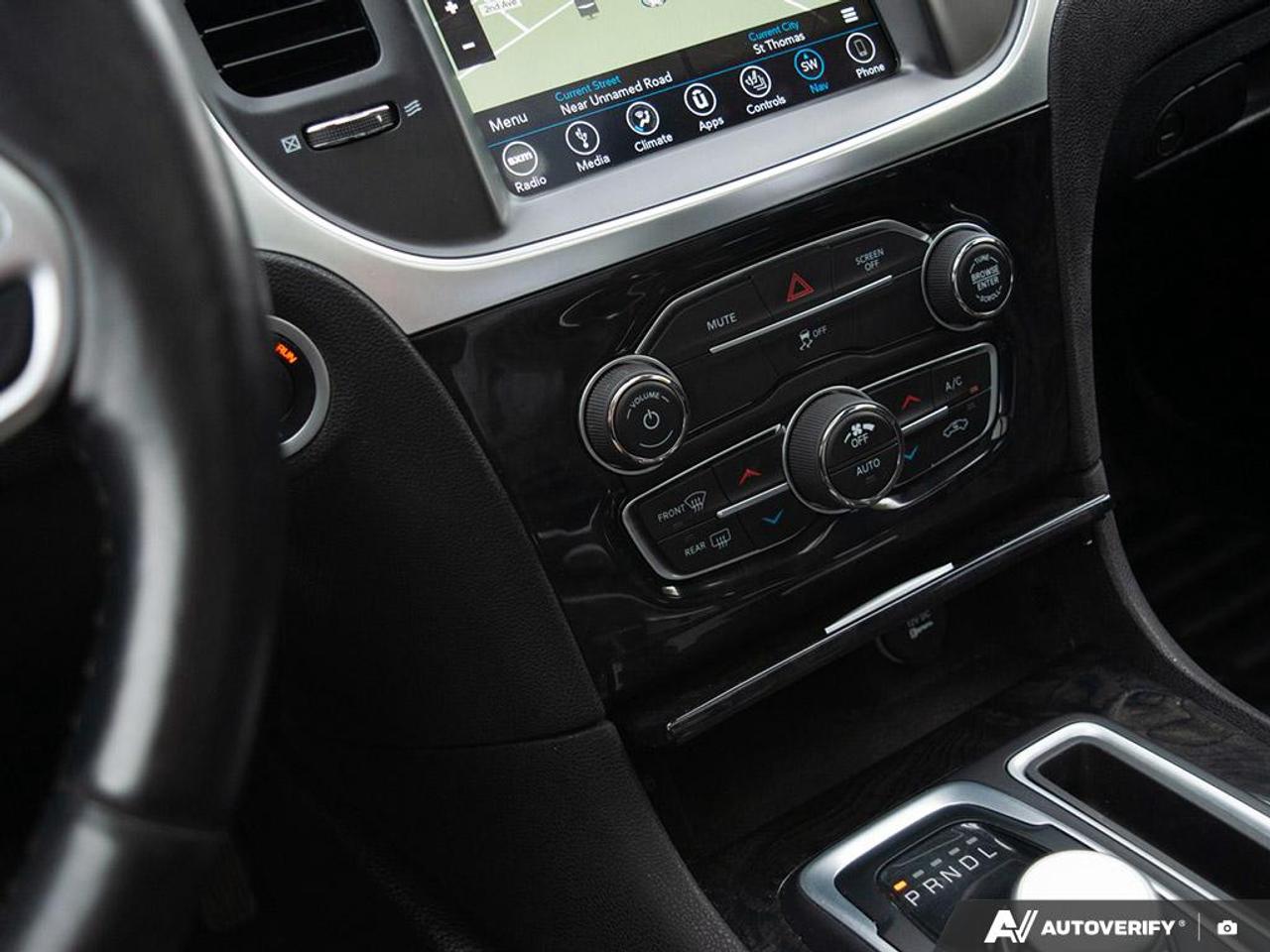 2018 Chrysler 300 LIMITED Photo