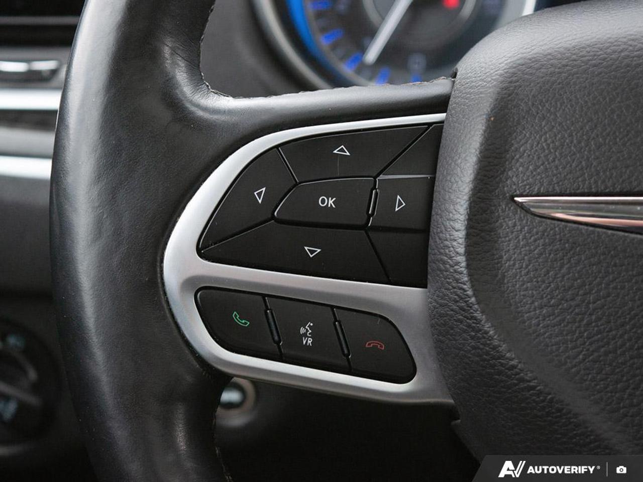 2018 Chrysler 300 LIMITED Photo