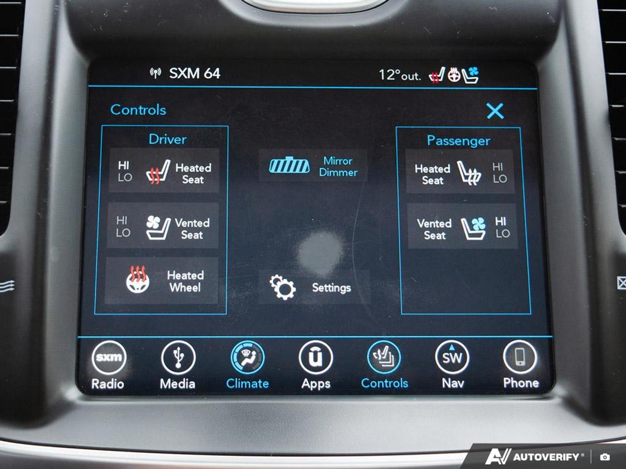 2018 Chrysler 300 LIMITED Photo