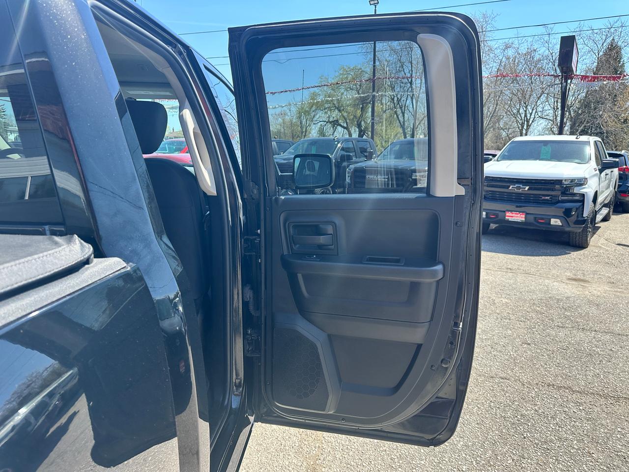 2019 RAM 1500 Classic Express4X4 DBLCab HEMI Cloth 6Passenger XM CarPlay Photo