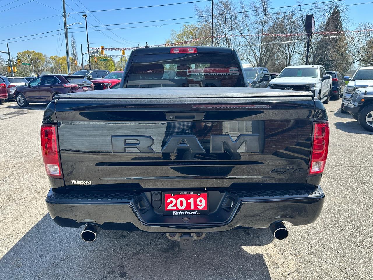 2019 RAM 1500 Classic Express4X4 DBLCab HEMI Cloth 6Passenger XM CarPlay Photo3