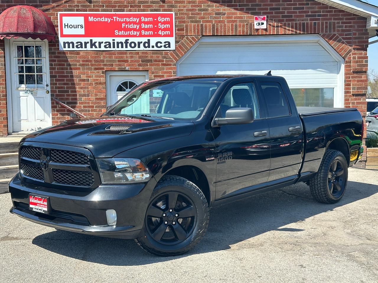 2019 RAM 1500 Classic Express4X4 DBLCab HEMI Cloth 6Passenger XM CarPlay - Photo #1