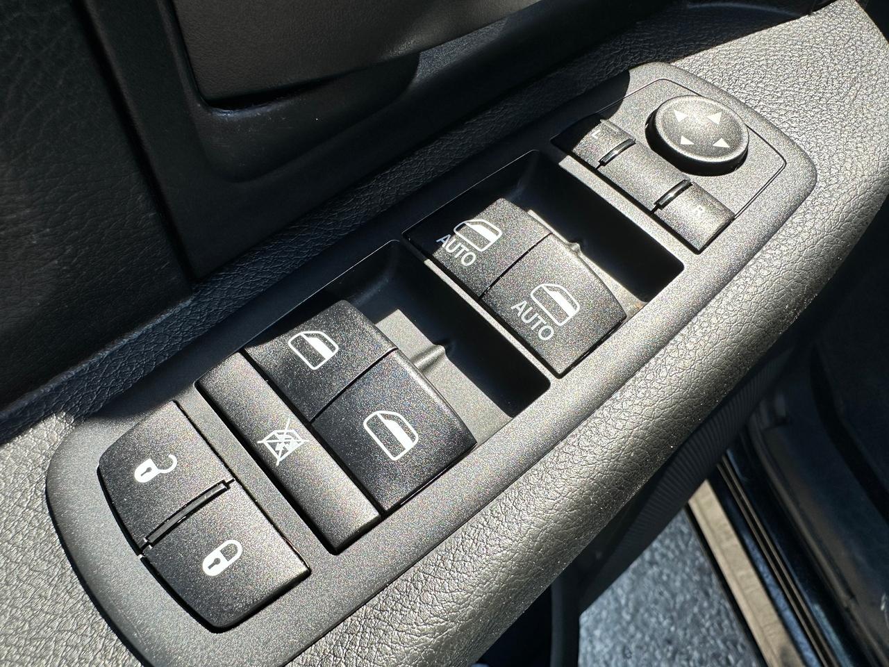 2019 RAM 1500 Classic Express4X4 DBLCab HEMI Cloth 6Passenger XM CarPlay Photo