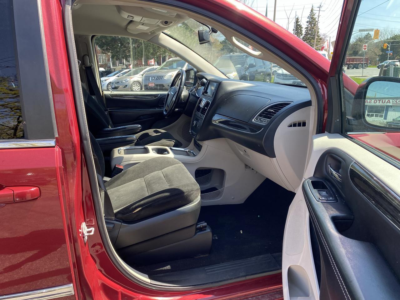 2015 Chrysler Town & Country 7 Passenger/Touring/Power Doors/DVD/Bckup Camera Photo