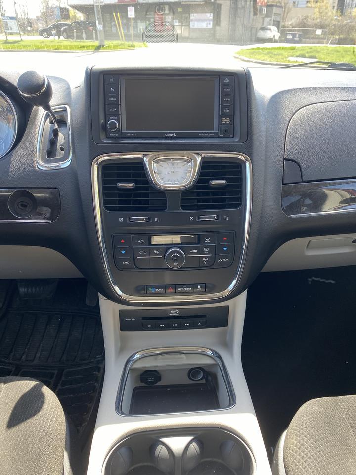 2015 Chrysler Town & Country 7 Passenger/Touring/Power Doors/DVD/Bckup Camera Photo